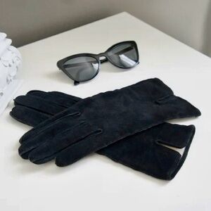 Gloves | Black Gloves | Black Suede Gloves | Mittens - Barely worn
